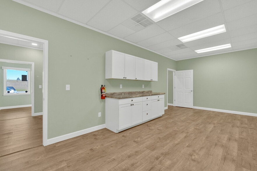 More Photos Of 401 E Myrtle, Johnson City Freestanding For Sale