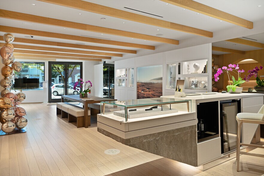 More Photos Of 20 Main St, East Hampton Storefront Retail Office For Lease