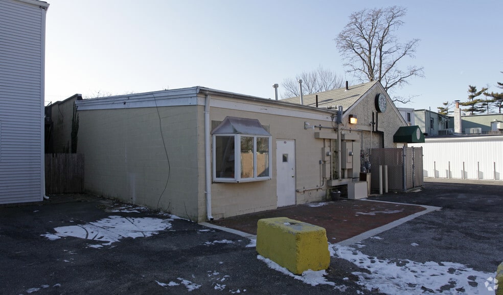 More Photos Of 455 Main St, Islip Freestanding For Sale