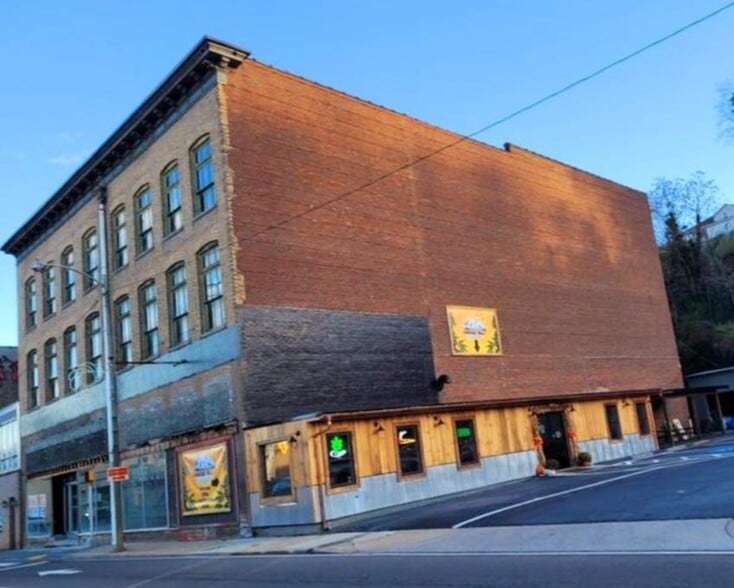 More Photos Of 237 E Broadway, Newport Restaurant For Lease