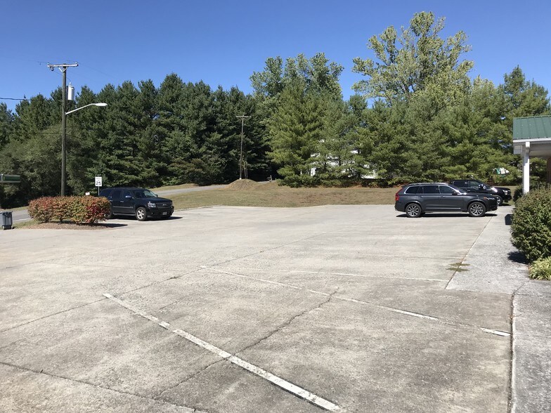 More Photos Of 450 S Church St, Fincastle Medical For Lease