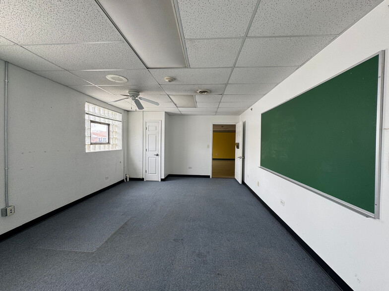 More Photos Of 742 W Greenwood Ave, Waukegan Office For Sale