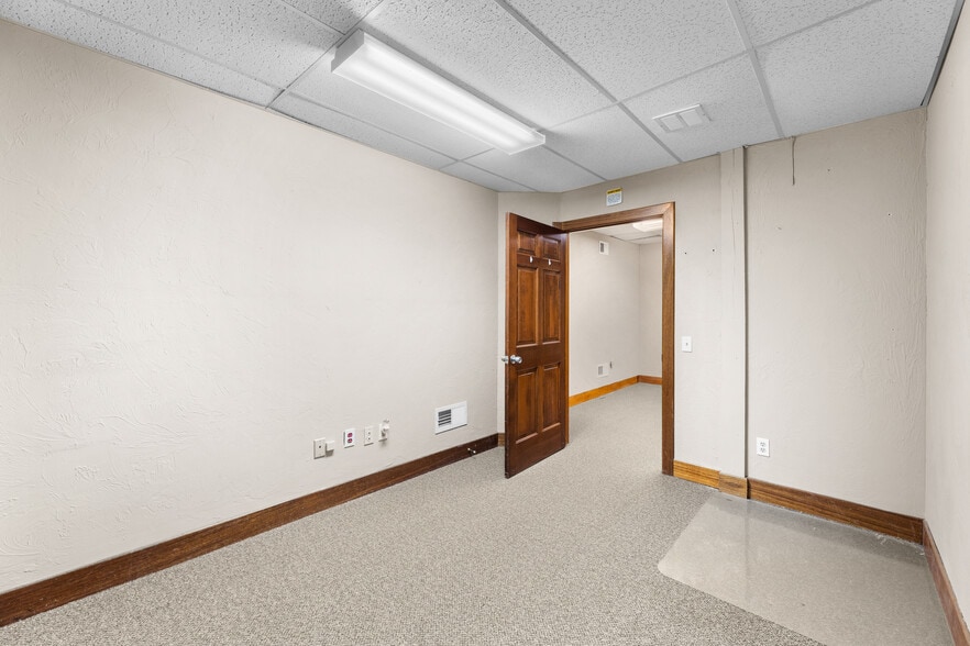 More Photos Of 84 Park Ave, Flemington Office For Lease