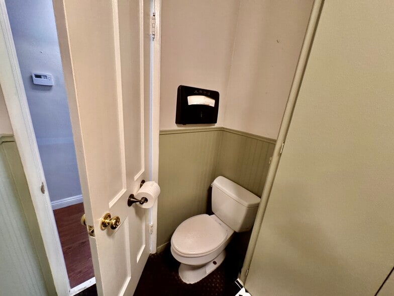 More Photos Of 14436 Whittier Blvd, Whittier General Retail For Sale