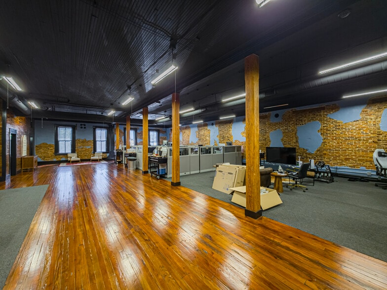 More Photos Of 105-111 W Central, Valdosta Storefront Retail Office For Sale