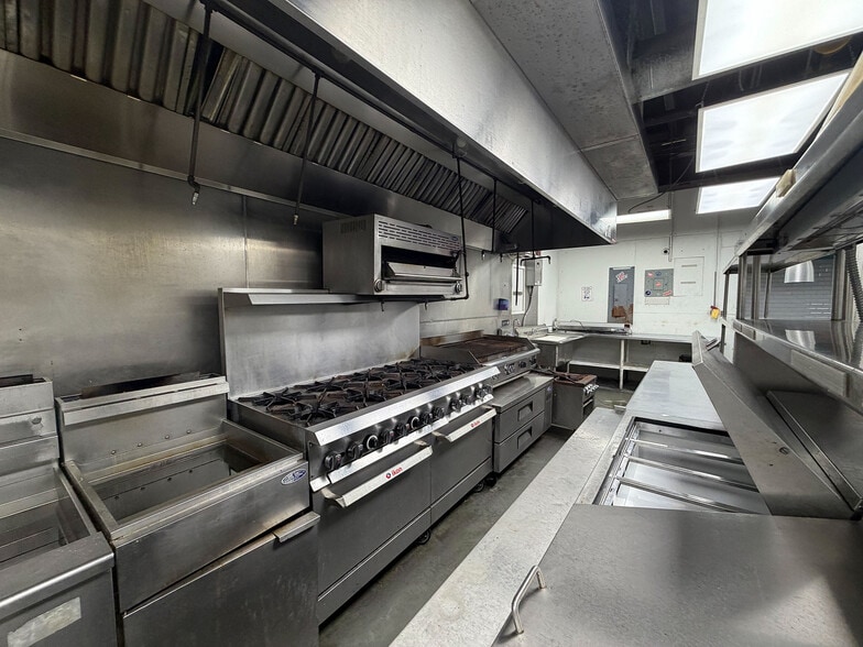 More Photos Of 165 NW 23rd St, Miami Restaurant For Lease