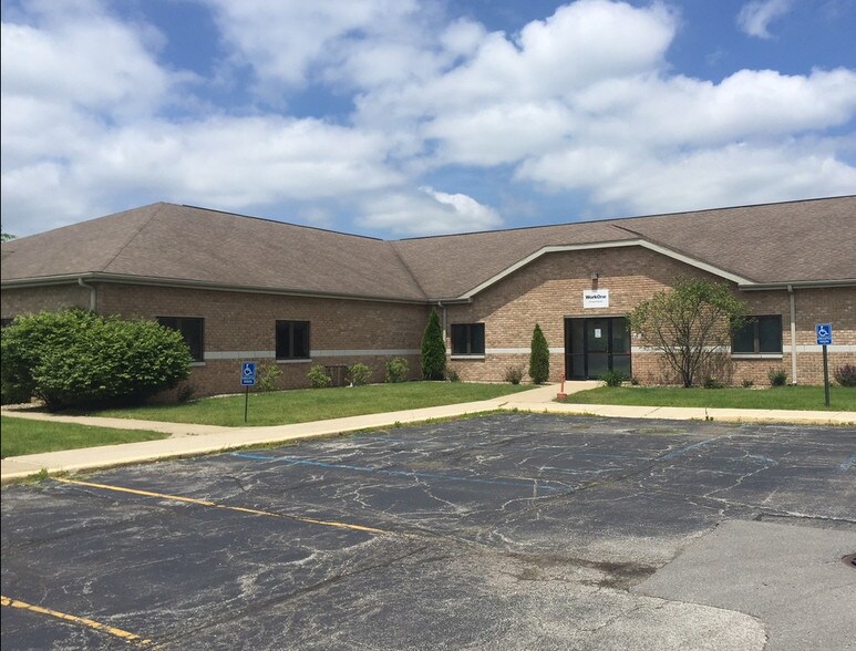 More Photos Of 300 Legacy Plz W, La Porte Medical For Lease