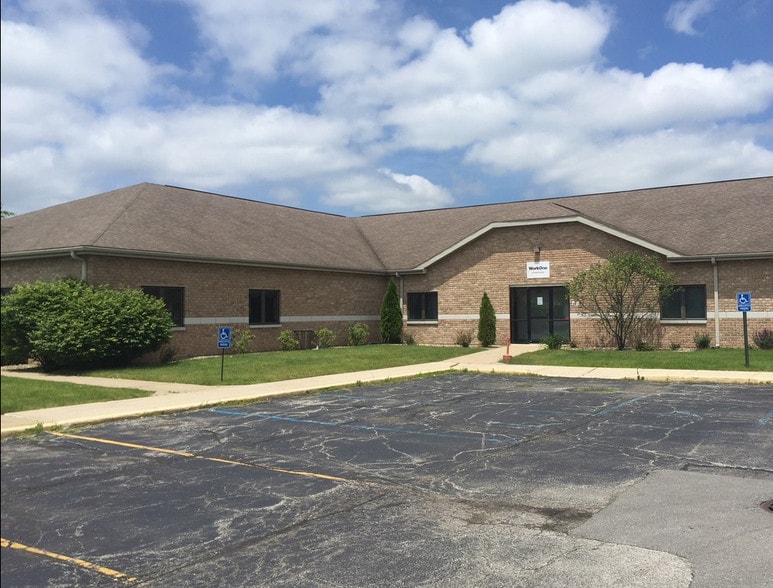 More Photos Of 300 Legacy Plz W, La Porte Medical For Lease