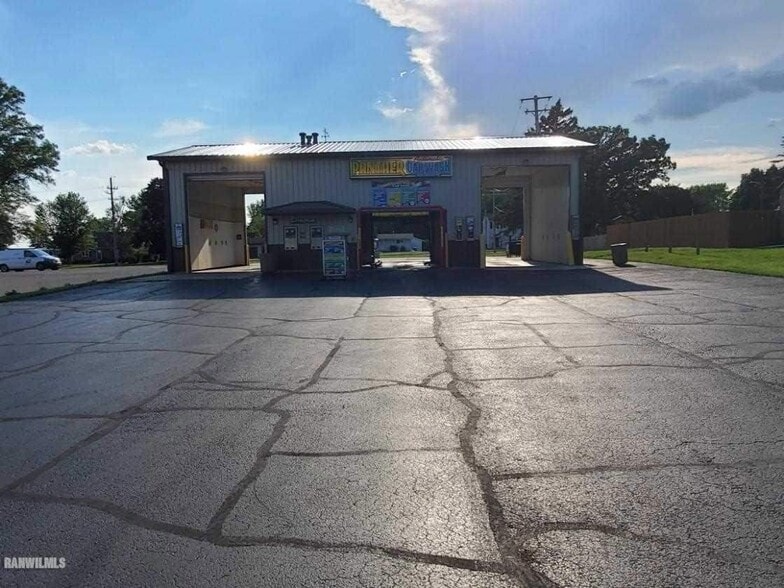 More Photos Of 911 S Logan St, Lena Carwash For Sale