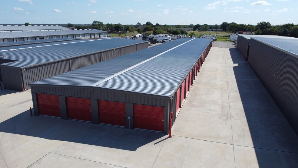 More Photos Of 7433 Fort Worth Dr, Argyle Self Storage For Lease