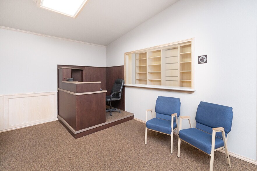 More Photos Of 305 W Dallas St, Llano Religious Facility For Sale