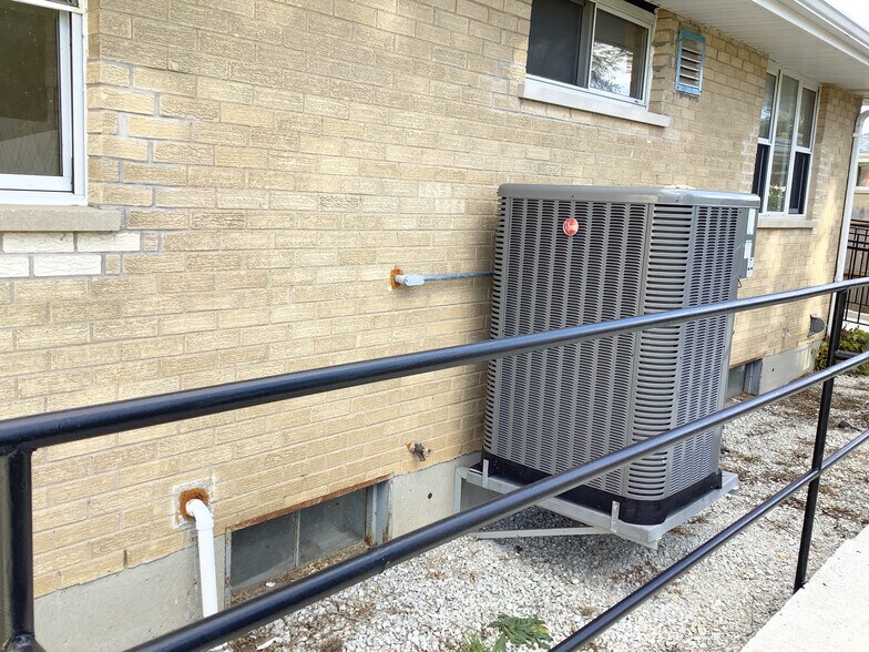 More Photos Of 5415 W Grand Ave, Gurnee Office For Lease
