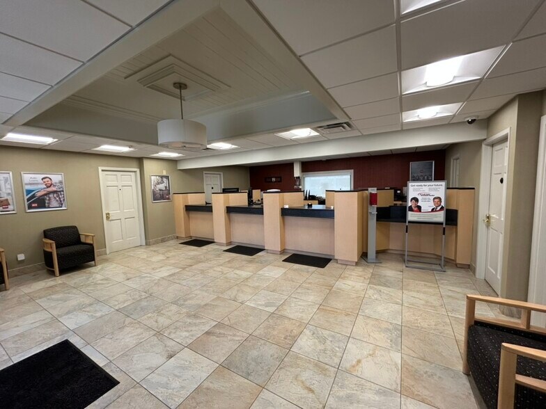 More Photos Of 800 US Highway 31 S, Greenwood Bank For Lease