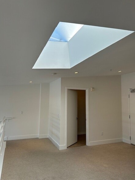 More Photos Of 1250 Missouri St, San Francisco Light Distribution For Lease