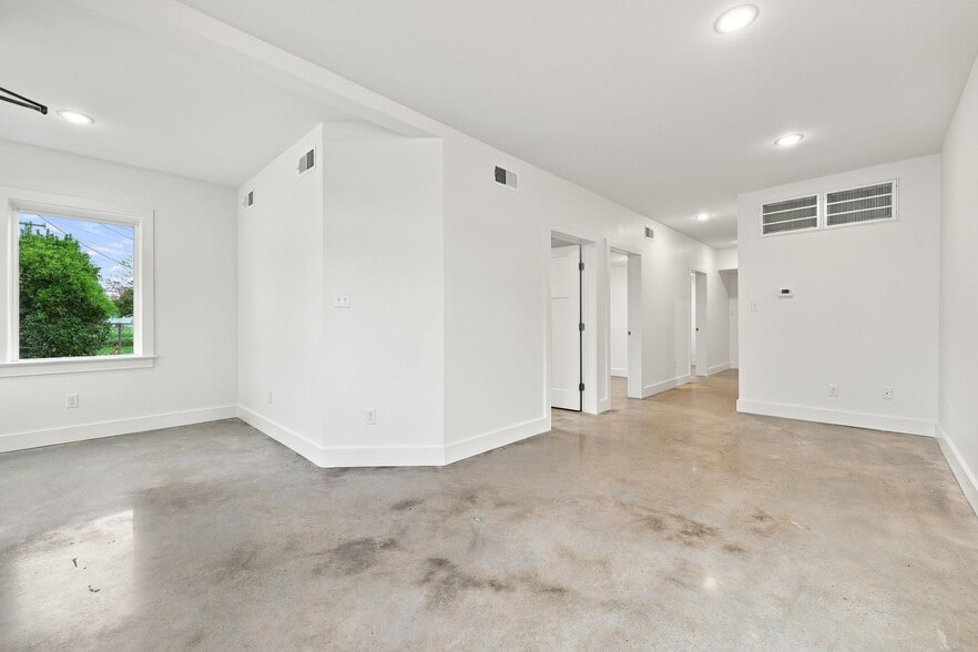 More Photos Of 112 Buckroe Ave, Hampton Storefront Retail Residential For Sale