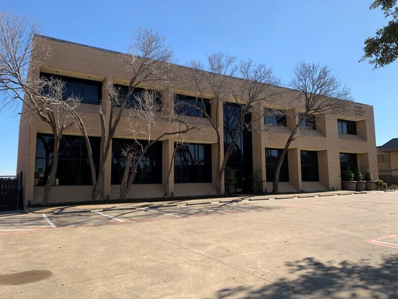 More Photos Of 15800 Dooley Rd, Addison Office For Sale