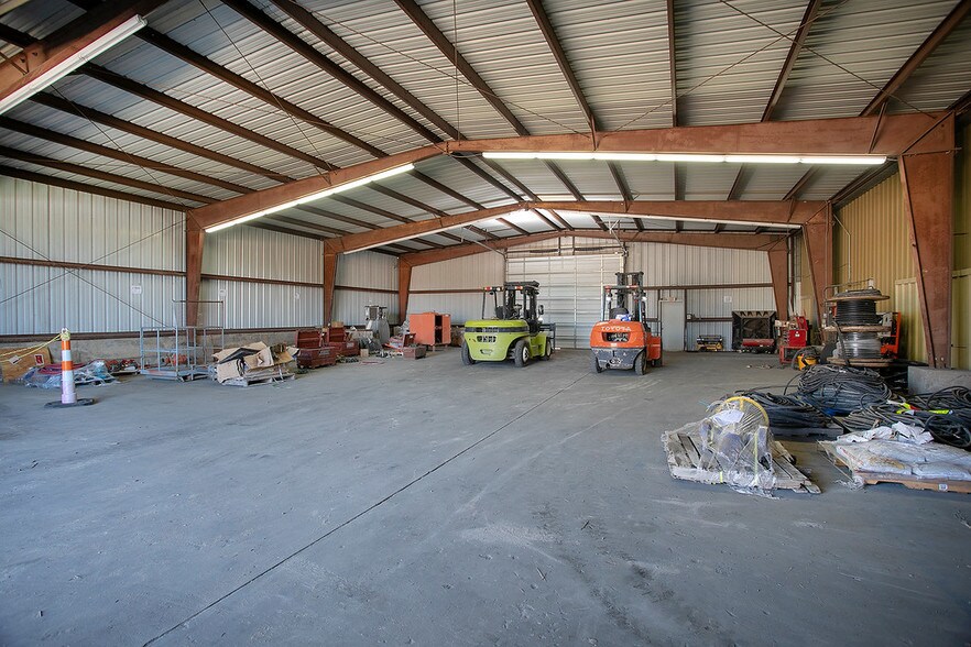 More Photos Of 6031 Fm 2767, Tyler Warehouse For Lease