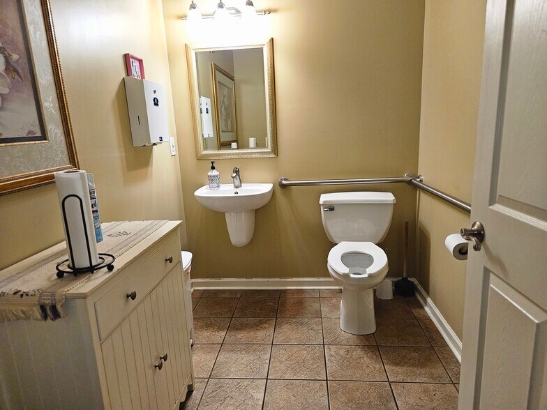 More Photos Of 4462 Bretton Ct NW, Acworth Flex For Sale
