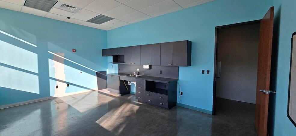 More Photos Of 990 9th St N, Naples Medical For Lease
