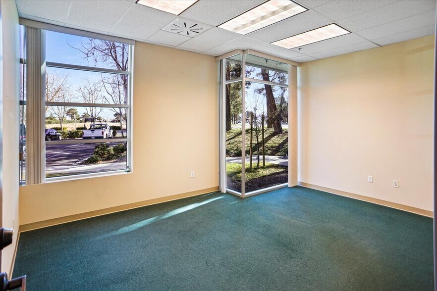 More Photos Of 42913 Capital Dr, Lancaster Light Manufacturing For Sale