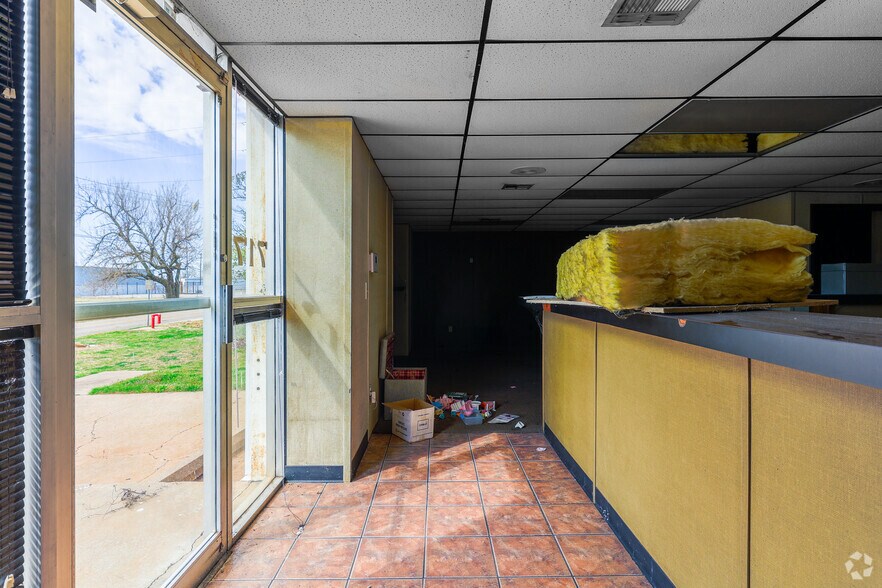 More Photos Of 711-725 SW 4th St, Oklahoma City Service For Sale