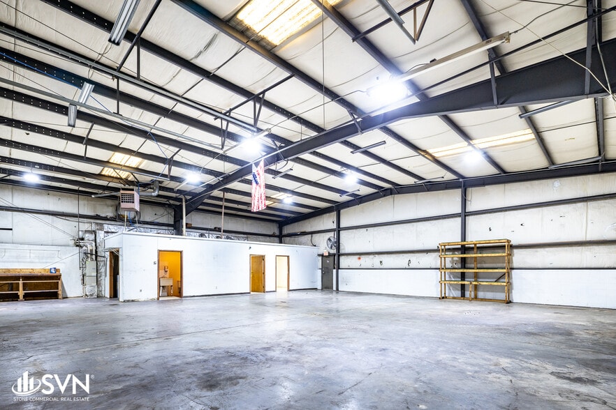 More Photos Of 136 Eisenhour Ct, Nicholasville Warehouse For Lease