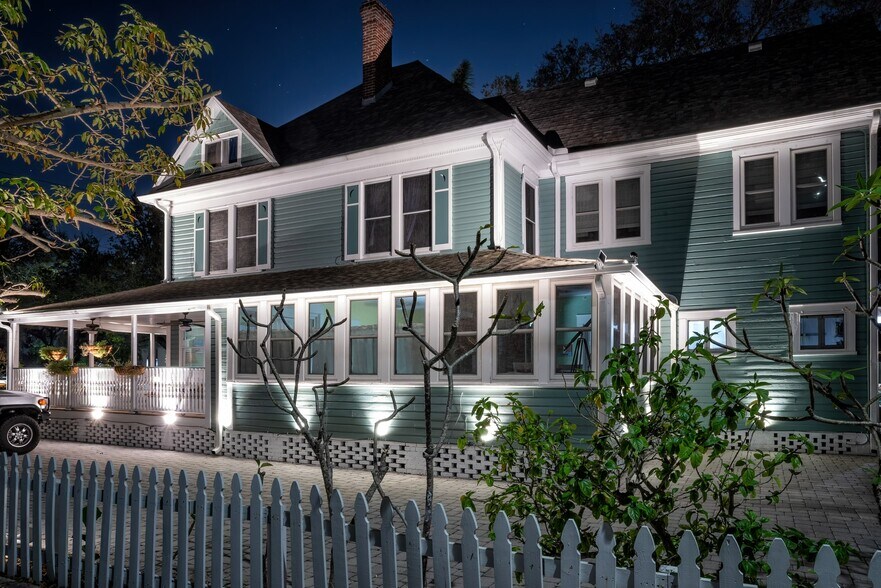 More Photos Of 304 15th St W, Bradenton Specialty For Sale