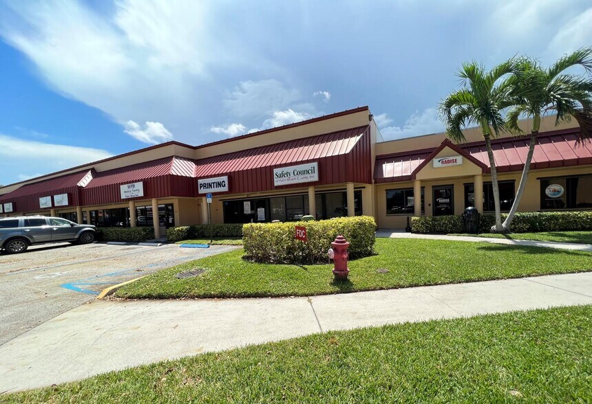 More Photos Of 4152-4230 Blue Heron Blvd W, Riviera Beach Medical For Lease