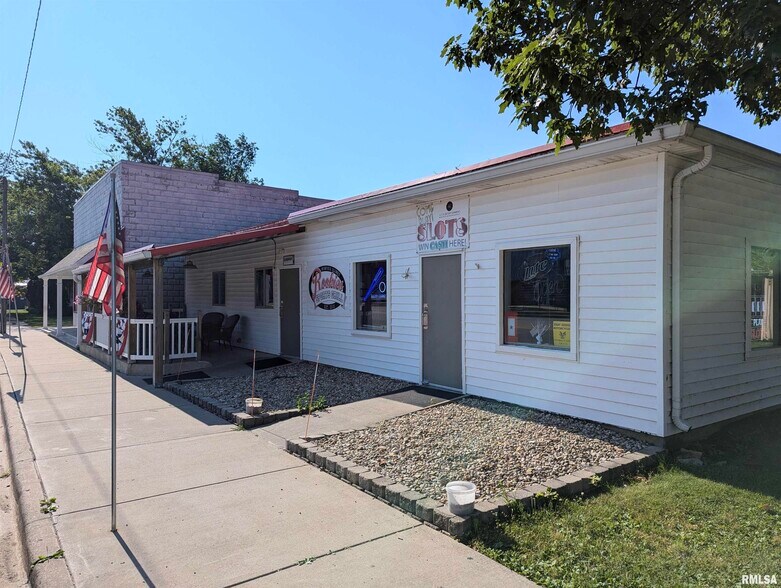 More Photos Of 110 E Knoxville St, Brimfield Restaurant For Sale