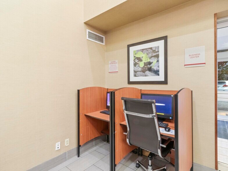 More Photos Of 1001 W College, Oak Creek Hotel For Sale