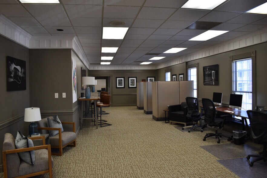 More Photos Of 2021 Richard Jones Rd, Nashville Office For Lease
