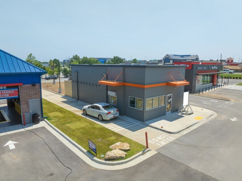 Primary Photo Of 6701 S Memorial Dr, Tulsa Fast Food For Sale