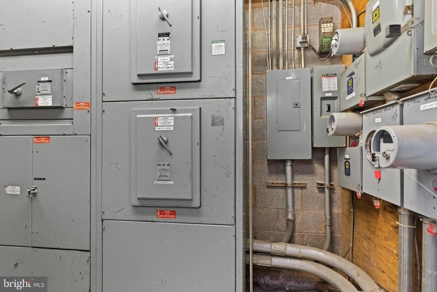 More Photos Of 100 W Franklin St, Hagerstown Office Residential For Lease