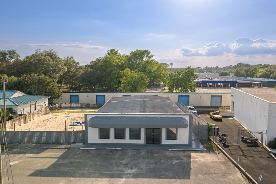 More Photos Of 90 Mary Esther Blvd, Mary Esther Freestanding For Lease