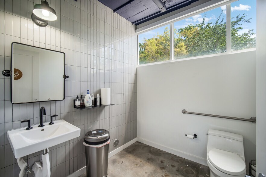 More Photos Of 2424 S Dixie Hwy, Coconut Grove Loft Creative Space For Sale