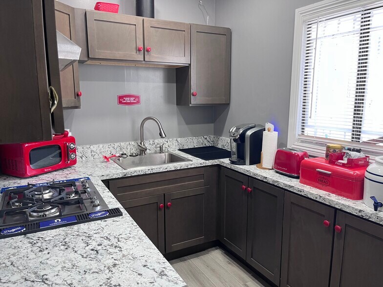 More Photos Of 10043 Artesia Pl, Bellflower Service For Lease