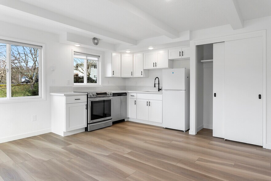 More Photos Of 8525-8529 N Willamette Blvd, Portland Apartments For Sale