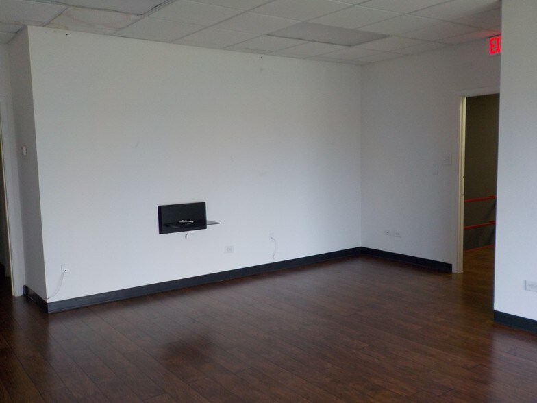 More Photos Of 3700 N 10th St, McAllen Office For Lease