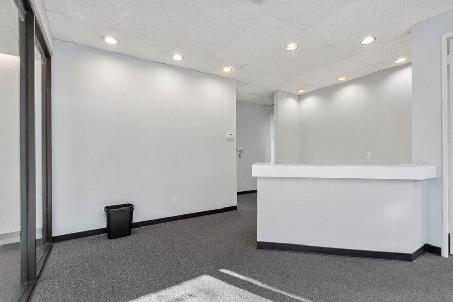 More Photos Of 23117 Plaza Pointe Dr, Laguna Hills Office For Lease