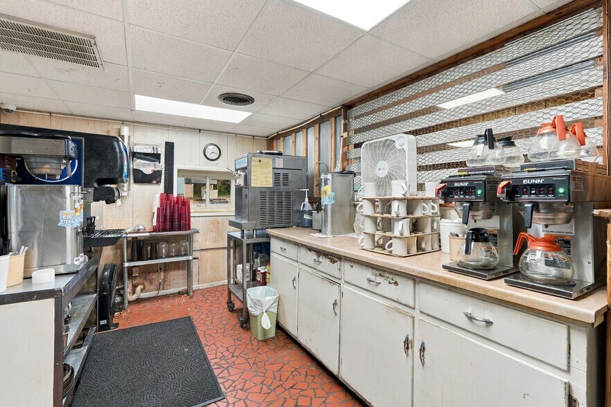 More Photos Of 4264 Murray Hwy, Hardin Restaurant For Sale