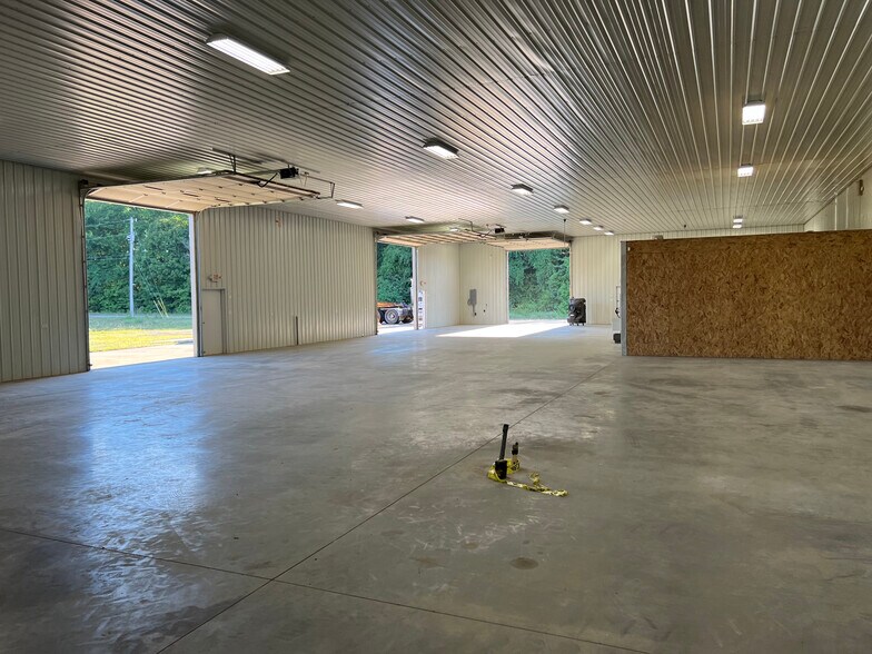 More Photos Of 3700 Dover Rd, Woodlawn Warehouse For Lease