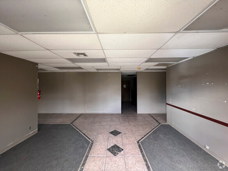 More Photos Of 5600-5624 Randolph Blvd, San Antonio Unknown For Lease