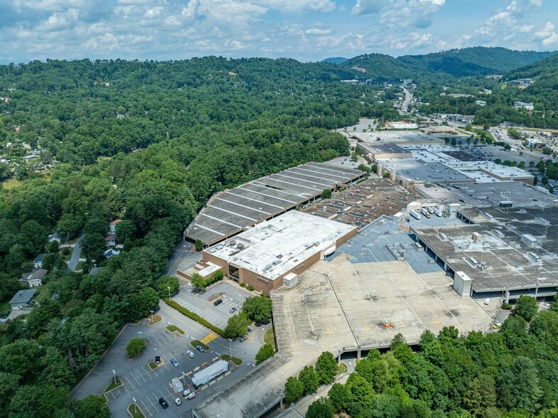 More Photos Of 7 S Tunnel Rd, Asheville Department Store For Sale