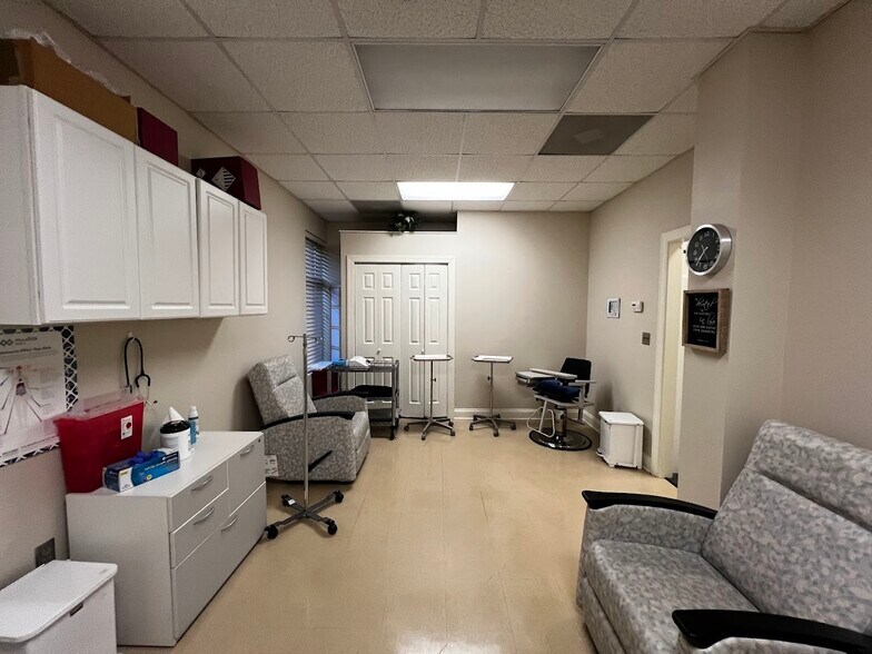 More Photos Of 1258 Mann Dr, Matthews Medical For Sale