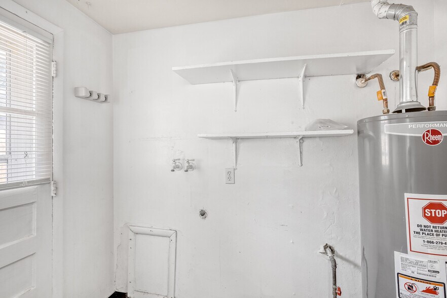 More Photos Of 1231 Akron St, Aurora Multifamily For Sale