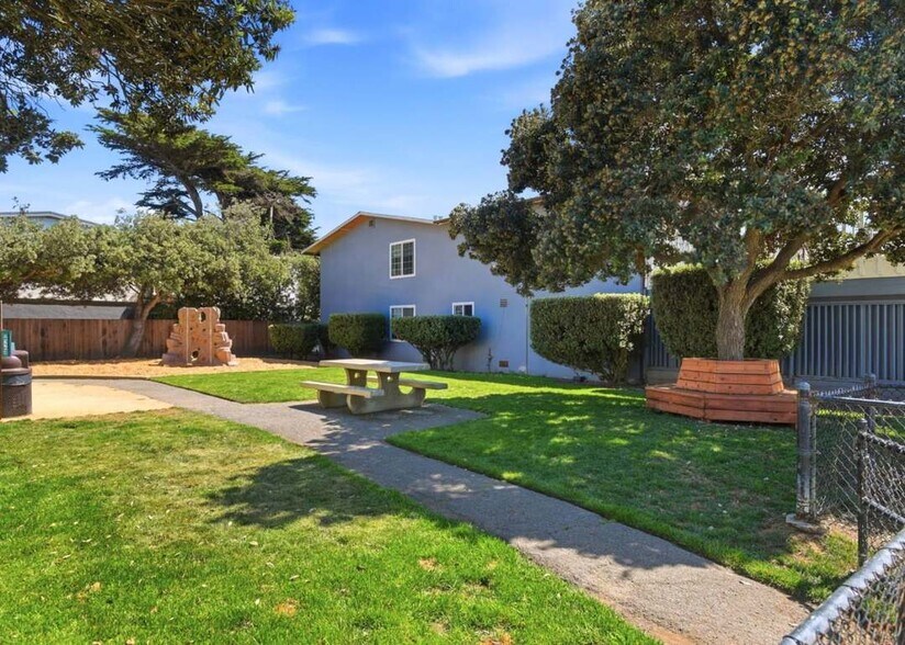 More Photos Of 2340 Palmetto Ave, Pacifica General Retail For Sale