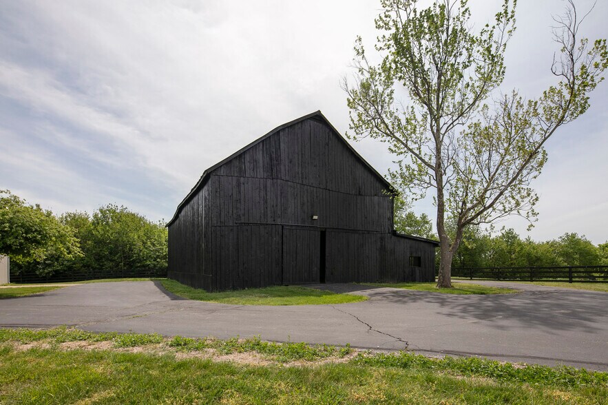 More Photos Of 4664 Lexington Rd, Winchester Specialty For Sale