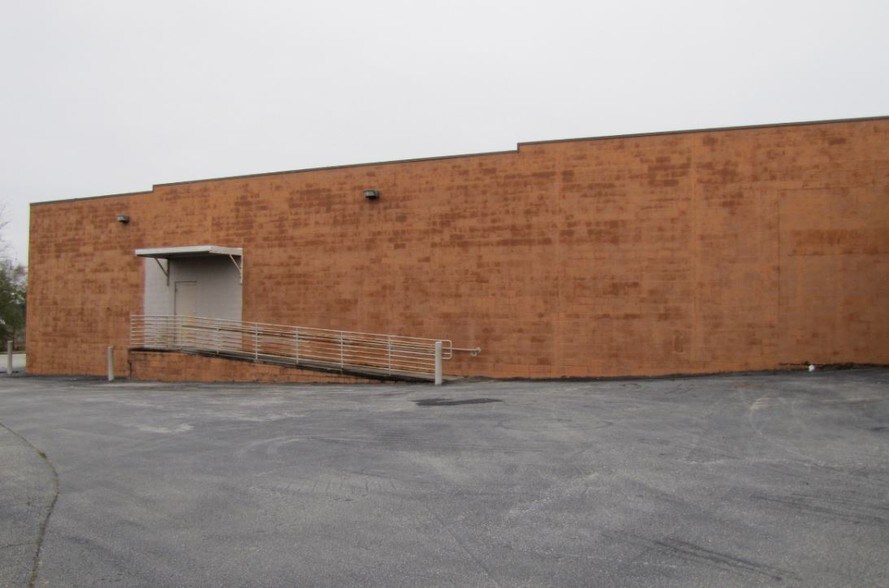 More Photos Of 502 Ashburn Rd, Sylvester General Retail For Lease