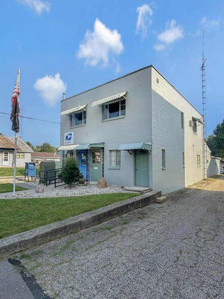 Primary Photo Of 105 W Cross St, Palestine Storefront Retail Residential For Sale