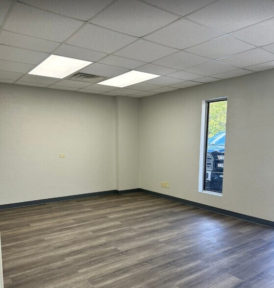 More Photos Of 2701-2749 S Great Southwest Pky, Grand Prairie Flex For Lease